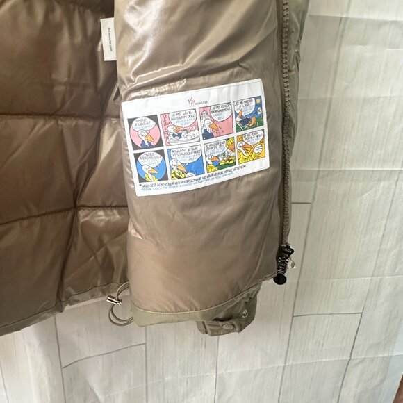 This Moncler down jacket is labeled as a men's style, but it's also suitable for - Picture 6 of 7